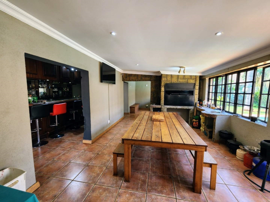 4 Bedroom Property for Sale in Waverley Gauteng