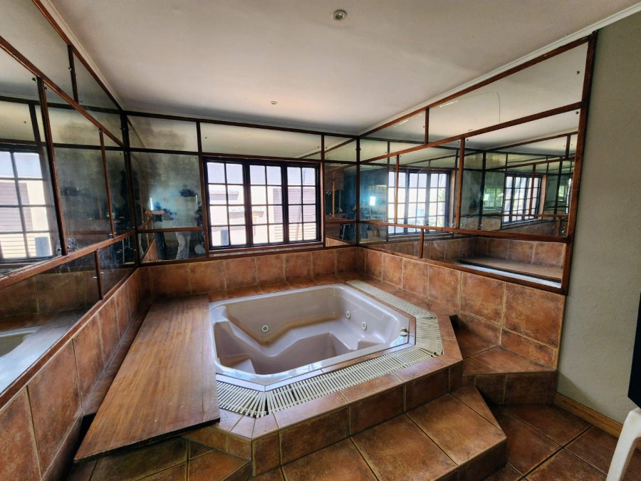 4 Bedroom Property for Sale in Waverley Gauteng