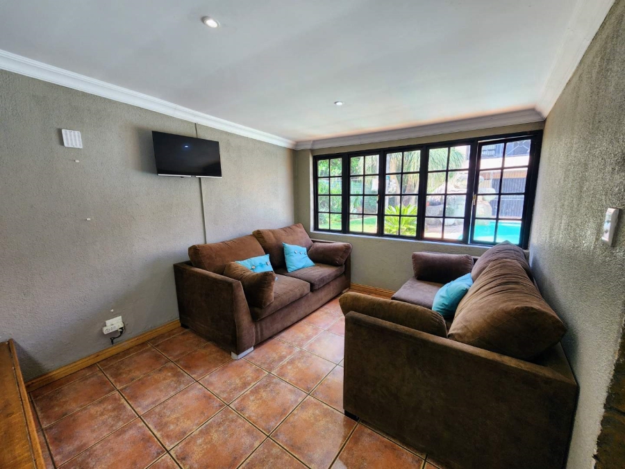 4 Bedroom Property for Sale in Waverley Gauteng