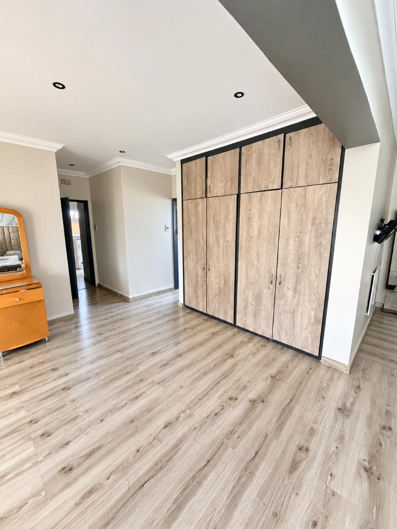 4 Bedroom Property for Sale in Mackenzie Park Gauteng