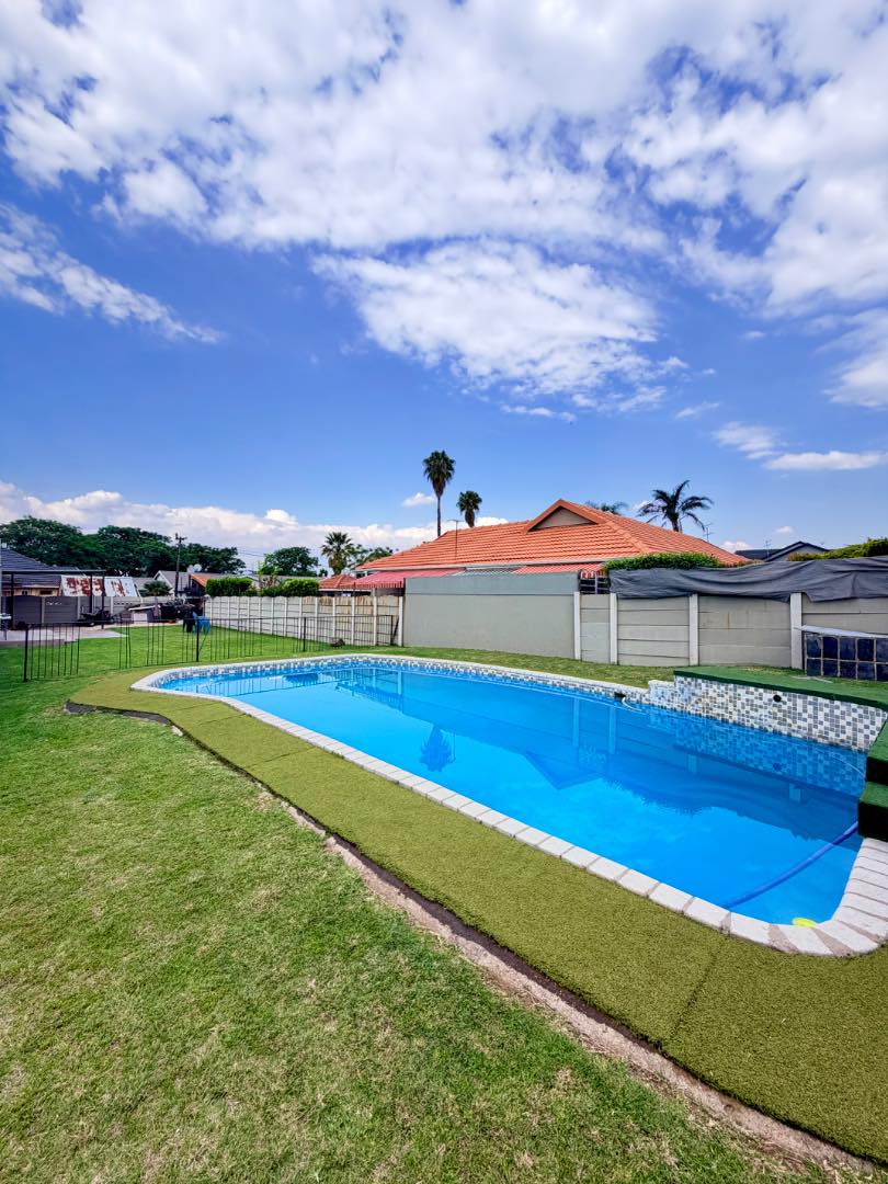 4 Bedroom Property for Sale in Mackenzie Park Gauteng