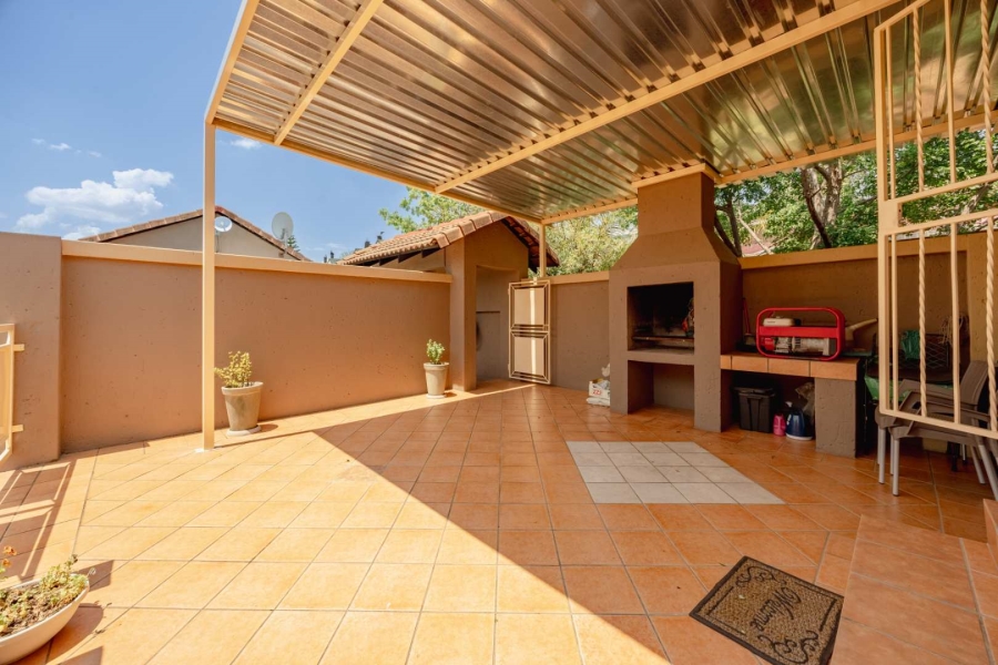2 Bedroom Property for Sale in La Montagne Gauteng