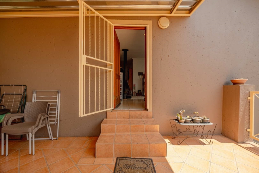 2 Bedroom Property for Sale in La Montagne Gauteng
