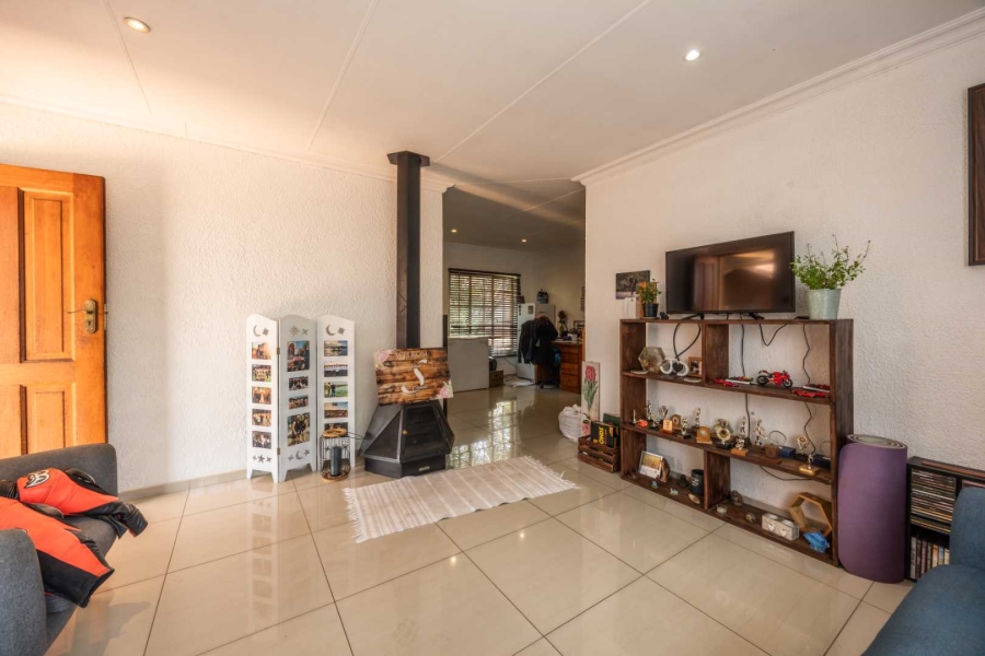 2 Bedroom Property for Sale in La Montagne Gauteng