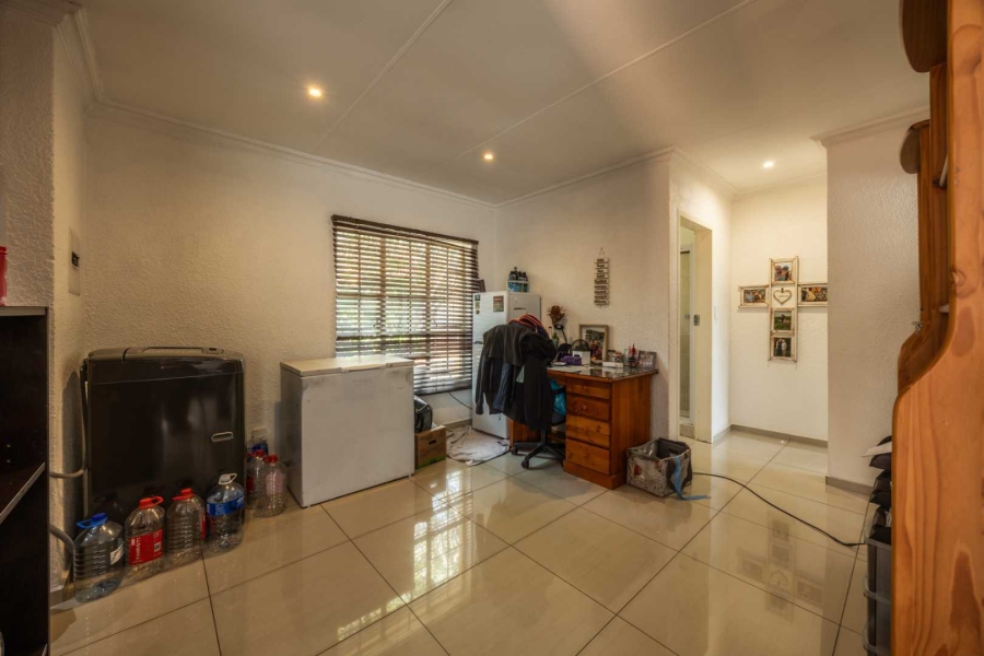 2 Bedroom Property for Sale in La Montagne Gauteng