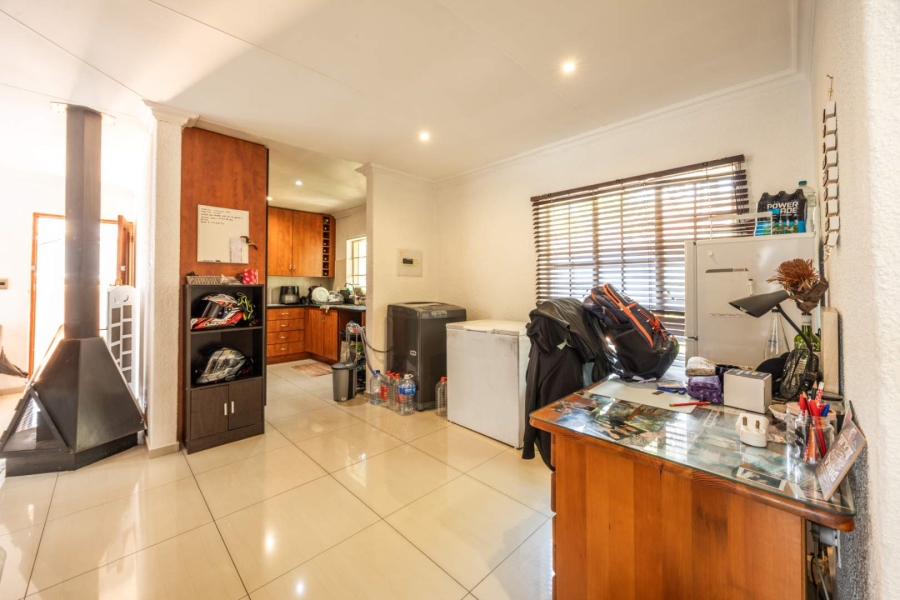 2 Bedroom Property for Sale in La Montagne Gauteng