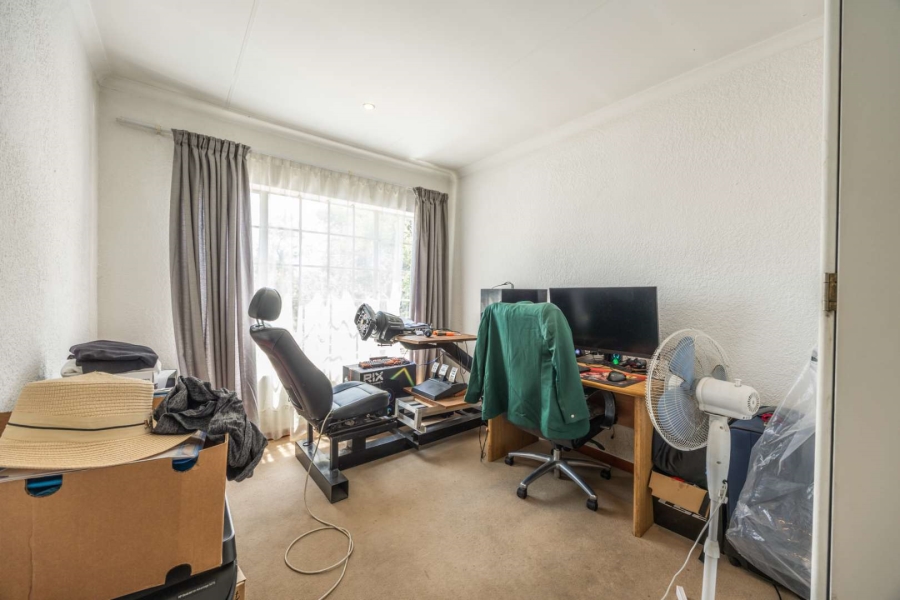 2 Bedroom Property for Sale in La Montagne Gauteng