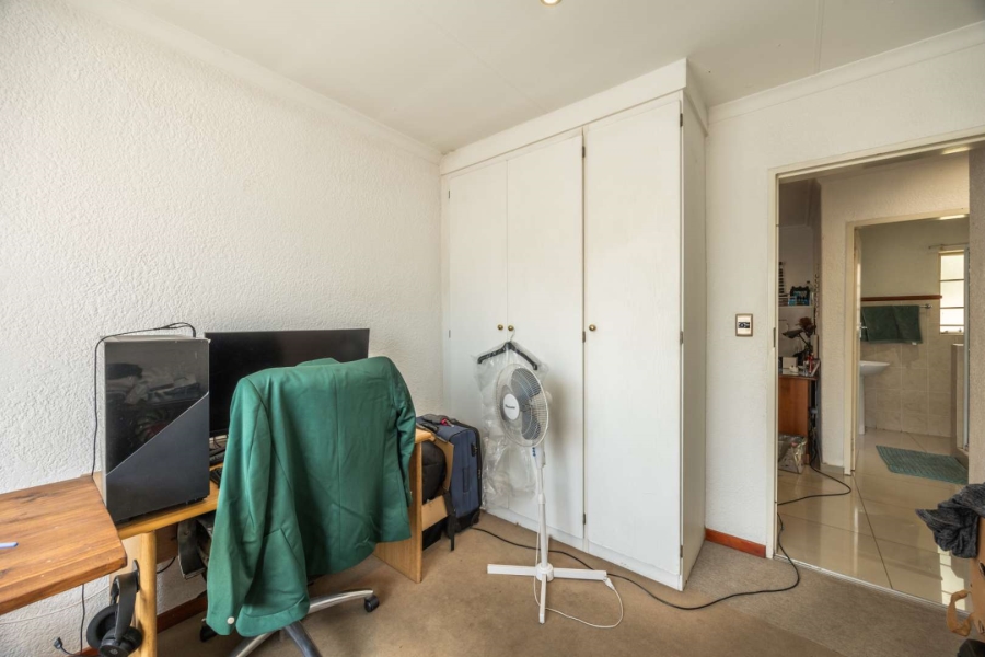 2 Bedroom Property for Sale in La Montagne Gauteng