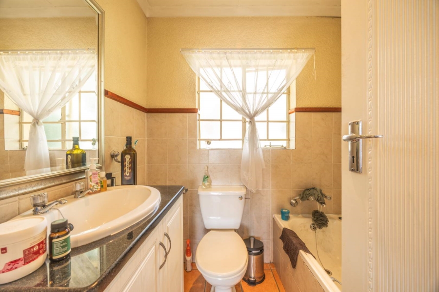 2 Bedroom Property for Sale in La Montagne Gauteng