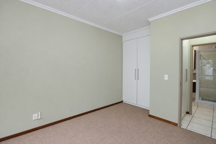 1 Bedroom Property for Sale in Lonehill Gauteng