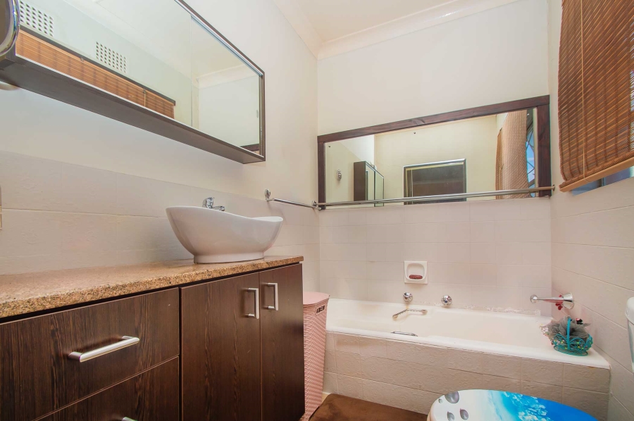 4 Bedroom Property for Sale in Noordheuwel Gauteng
