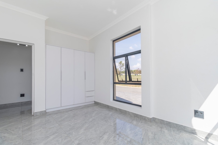 To Let 5 Bedroom Property for Rent in Helderfontein Estate Gauteng