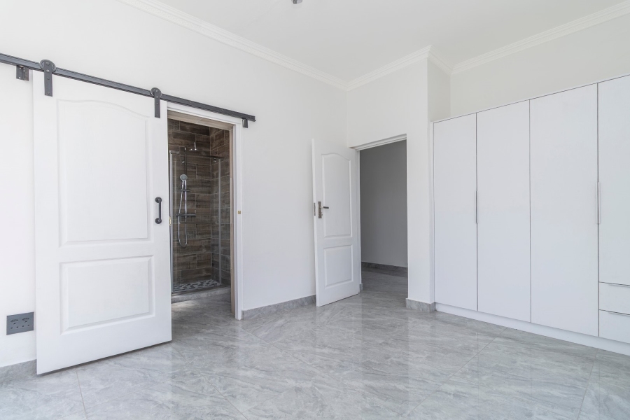 To Let 5 Bedroom Property for Rent in Helderfontein Estate Gauteng