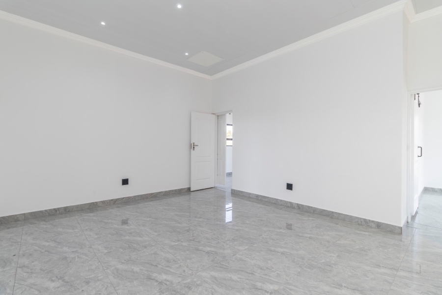 To Let 5 Bedroom Property for Rent in Helderfontein Estate Gauteng