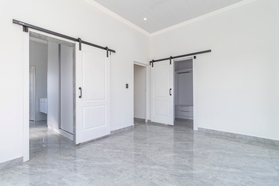 To Let 5 Bedroom Property for Rent in Helderfontein Estate Gauteng