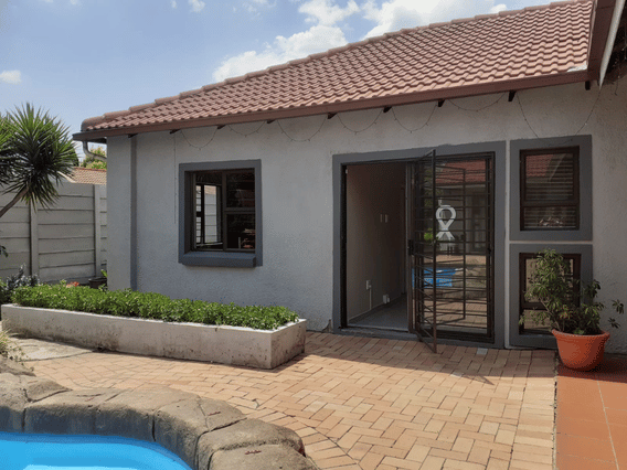 To Let 2 Bedroom Property for Rent in Randhart Gauteng