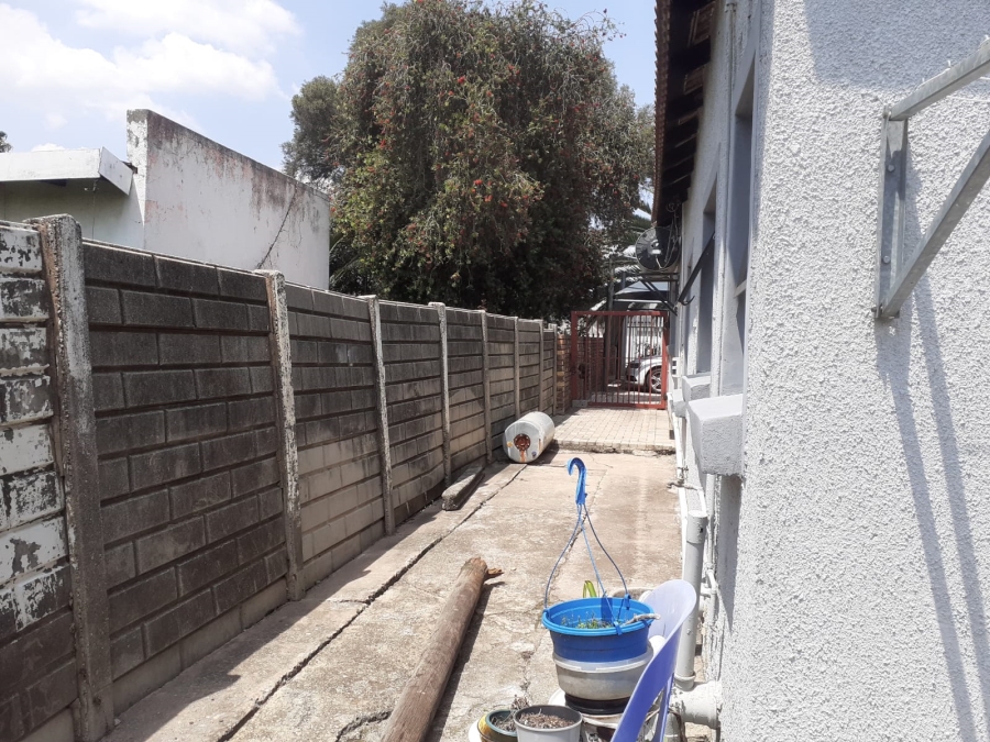 To Let 2 Bedroom Property for Rent in Randhart Gauteng