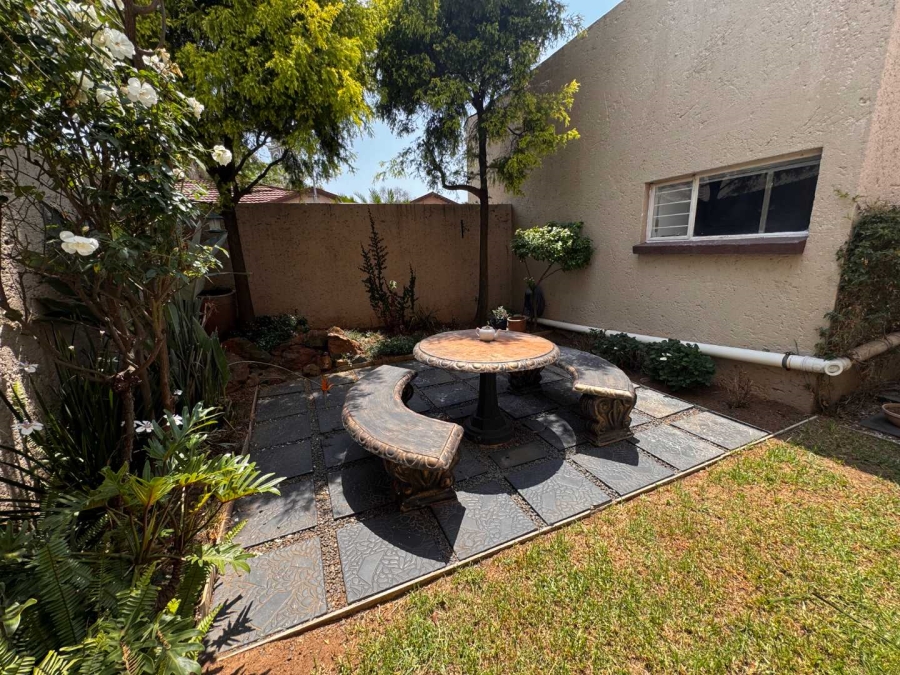 5 Bedroom Property for Sale in New Redruth Gauteng