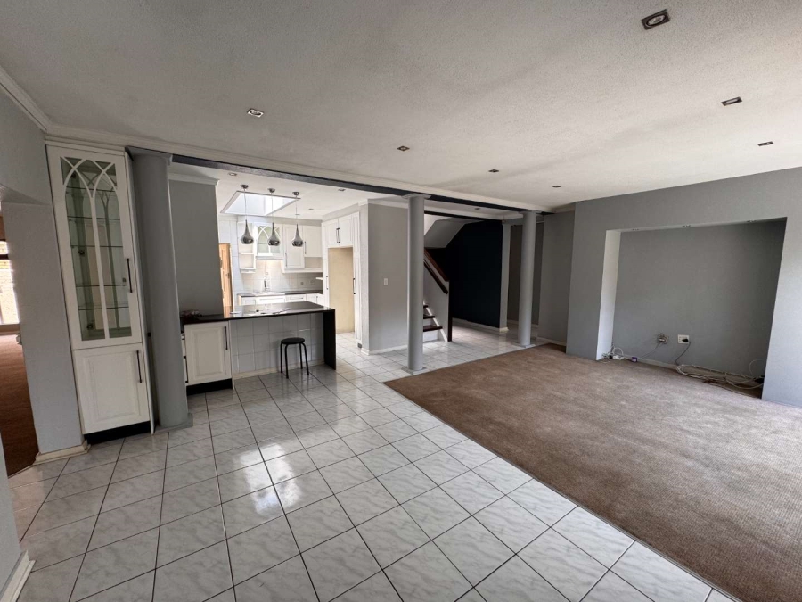 5 Bedroom Property for Sale in New Redruth Gauteng
