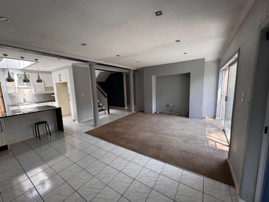 5 Bedroom Property for Sale in New Redruth Gauteng