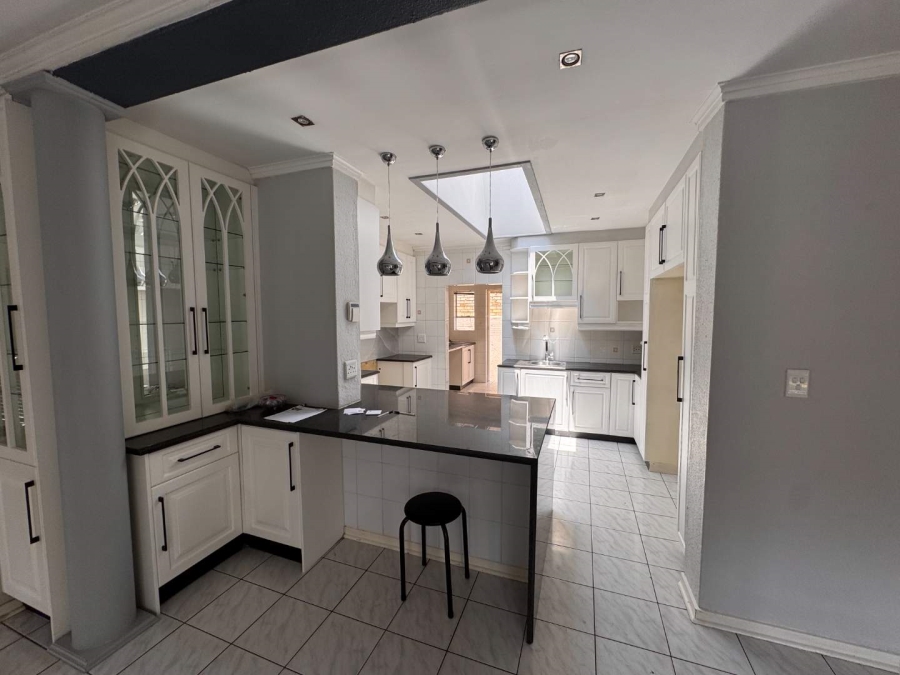 5 Bedroom Property for Sale in New Redruth Gauteng