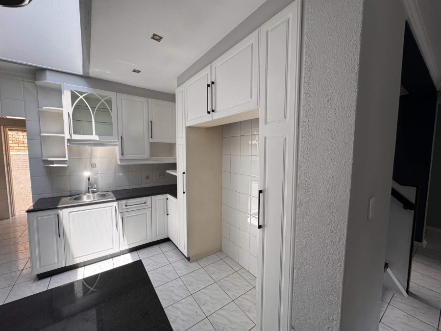 5 Bedroom Property for Sale in New Redruth Gauteng