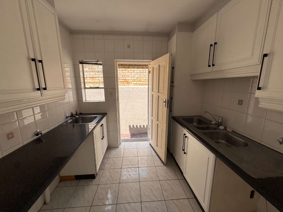 5 Bedroom Property for Sale in New Redruth Gauteng