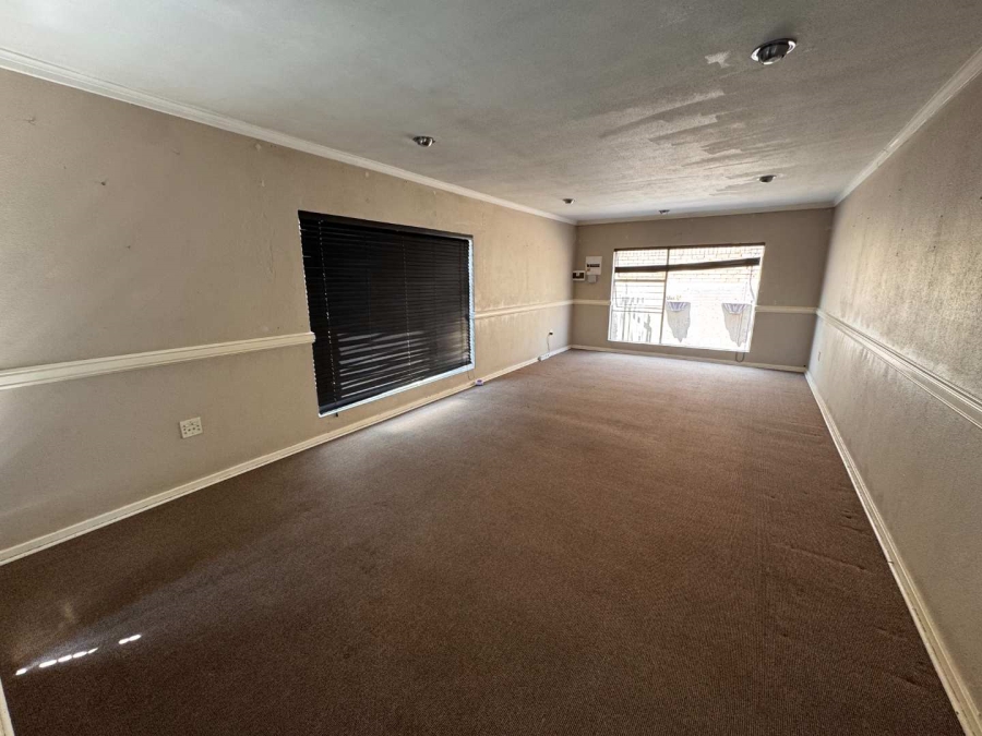 5 Bedroom Property for Sale in New Redruth Gauteng
