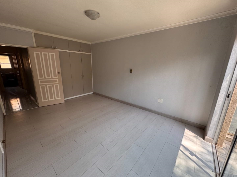 5 Bedroom Property for Sale in New Redruth Gauteng