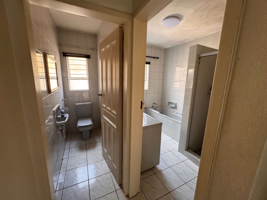 5 Bedroom Property for Sale in New Redruth Gauteng