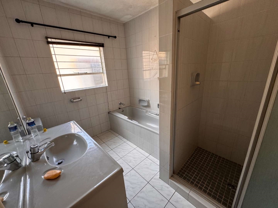5 Bedroom Property for Sale in New Redruth Gauteng