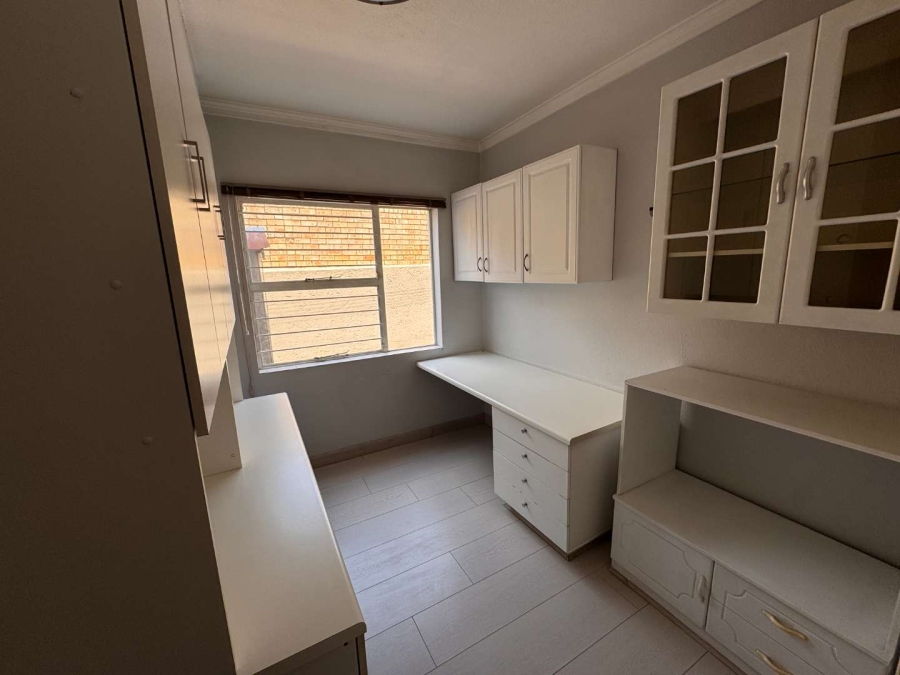 5 Bedroom Property for Sale in New Redruth Gauteng