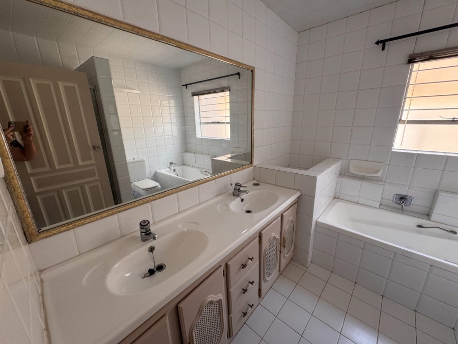 5 Bedroom Property for Sale in New Redruth Gauteng