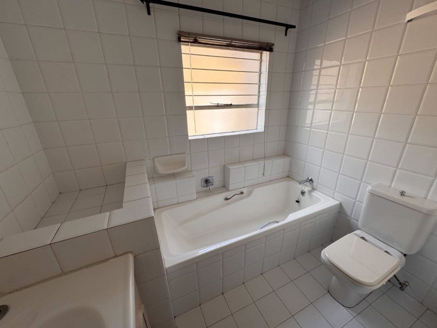 5 Bedroom Property for Sale in New Redruth Gauteng