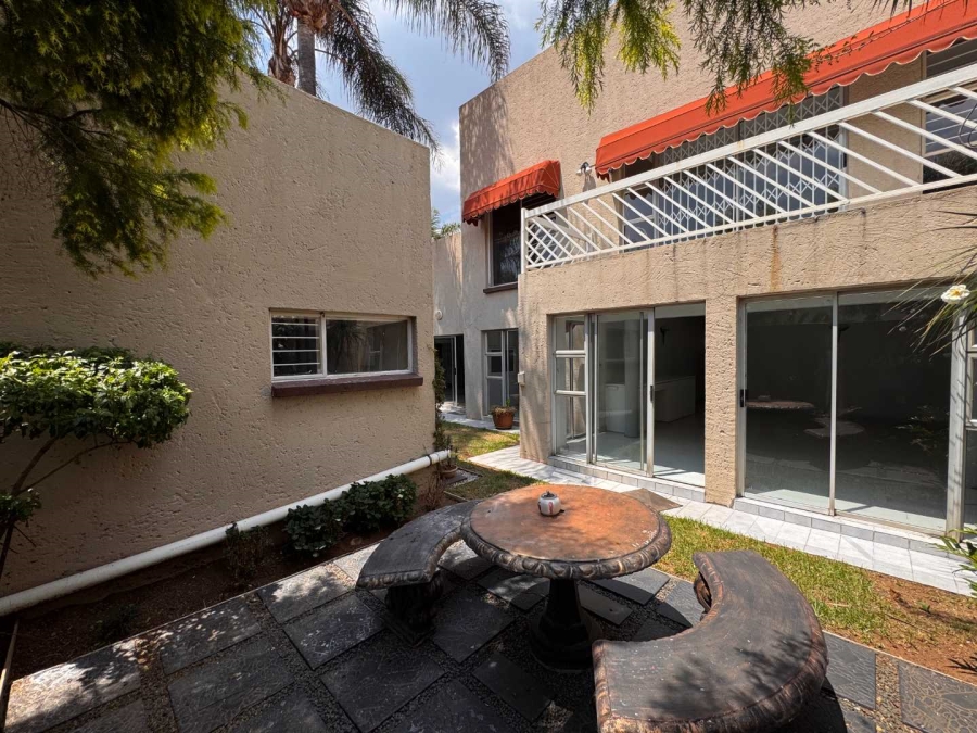 5 Bedroom Property for Sale in New Redruth Gauteng
