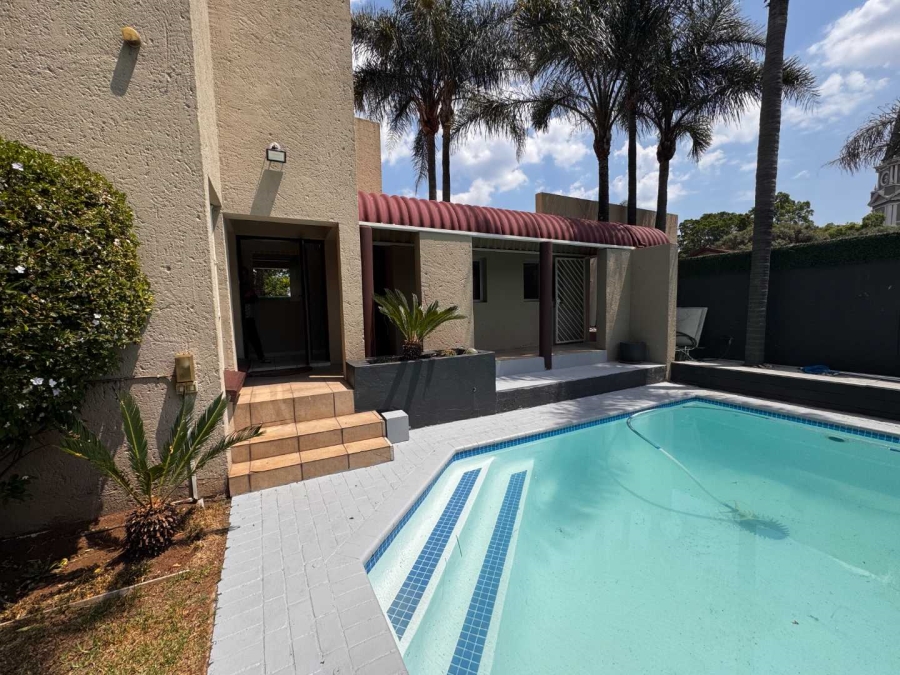 5 Bedroom Property for Sale in New Redruth Gauteng