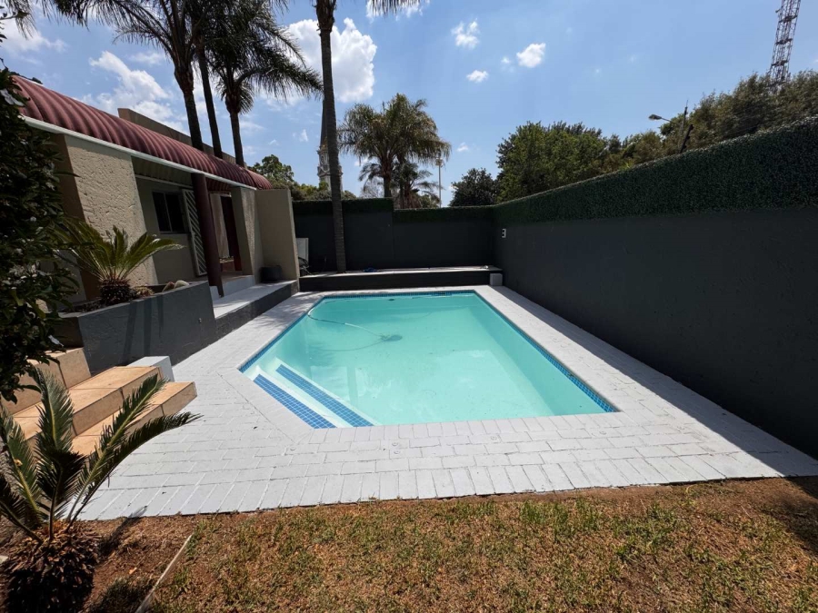 5 Bedroom Property for Sale in New Redruth Gauteng