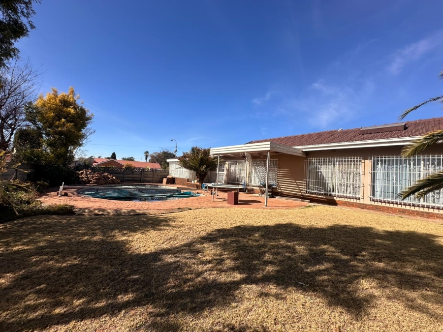 To Let 3 Bedroom Property for Rent in Discovery Gauteng