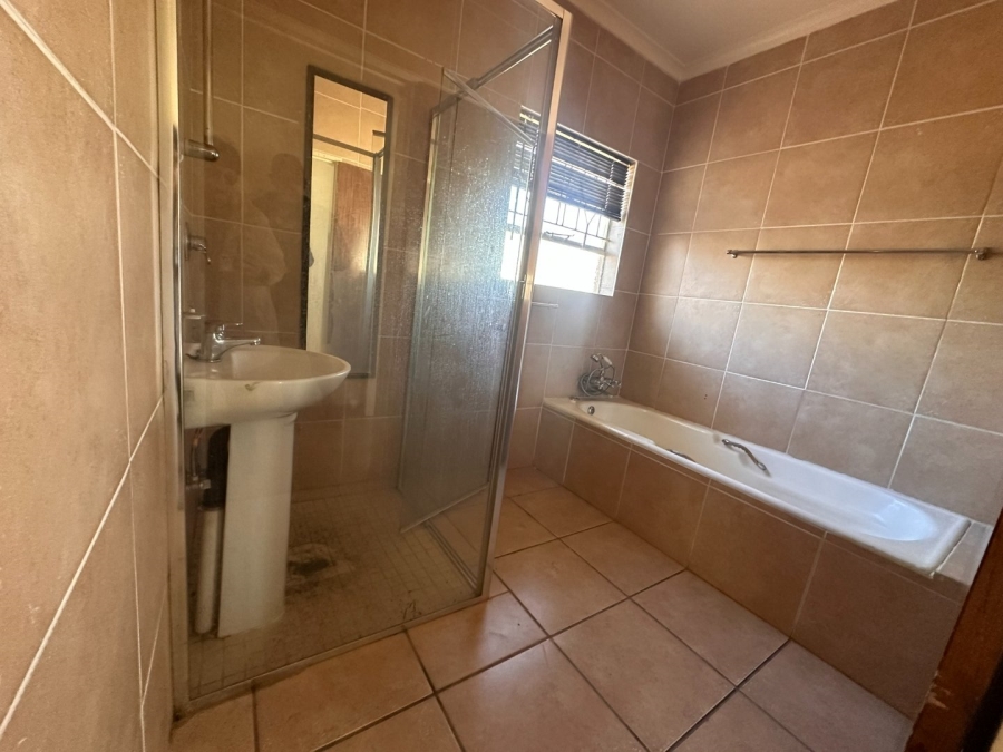 To Let 3 Bedroom Property for Rent in Discovery Gauteng