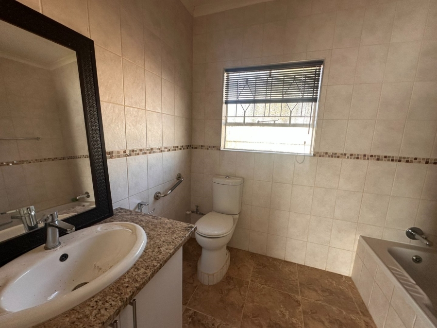 To Let 3 Bedroom Property for Rent in Discovery Gauteng