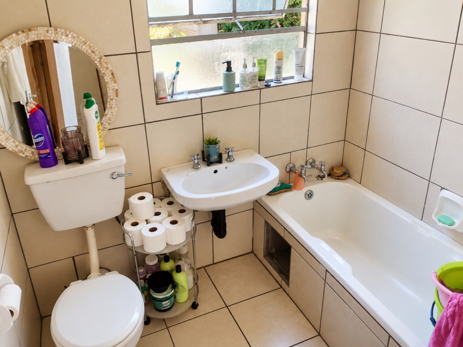 2 Bedroom Property for Sale in Die Hoewes Gauteng