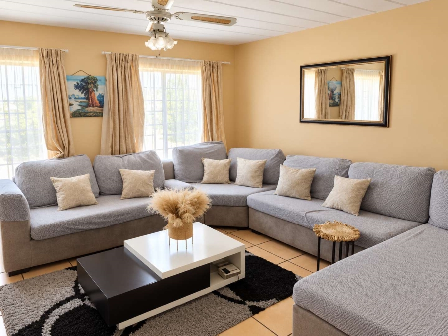 2 Bedroom Property for Sale in Die Hoewes Gauteng
