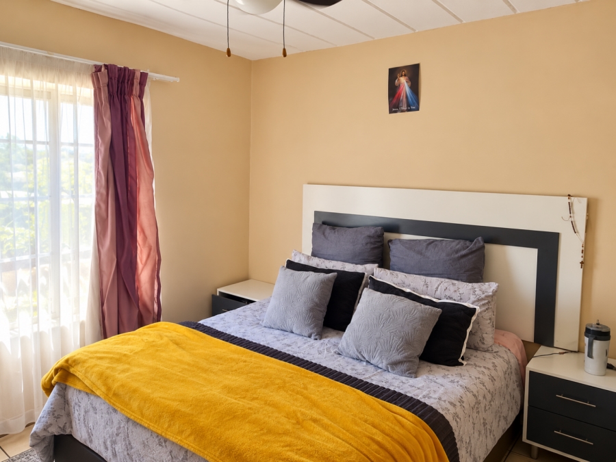 2 Bedroom Property for Sale in Die Hoewes Gauteng