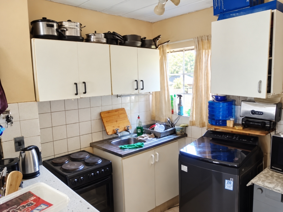 2 Bedroom Property for Sale in Die Hoewes Gauteng