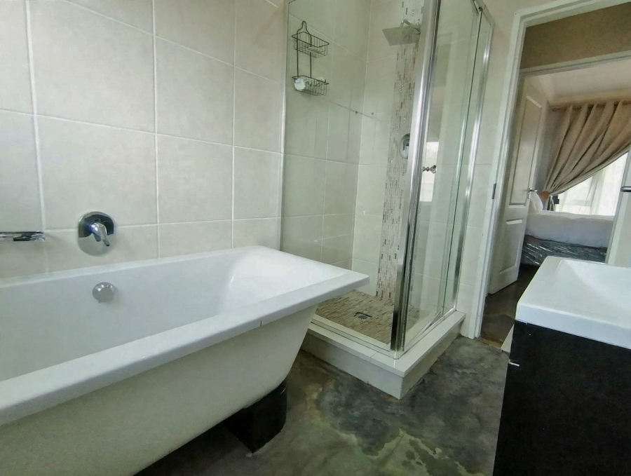 2 Bedroom Property for Sale in Glenanda Gauteng