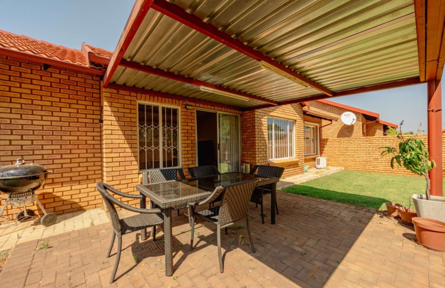 2 Bedroom Property for Sale in Equestria Gauteng