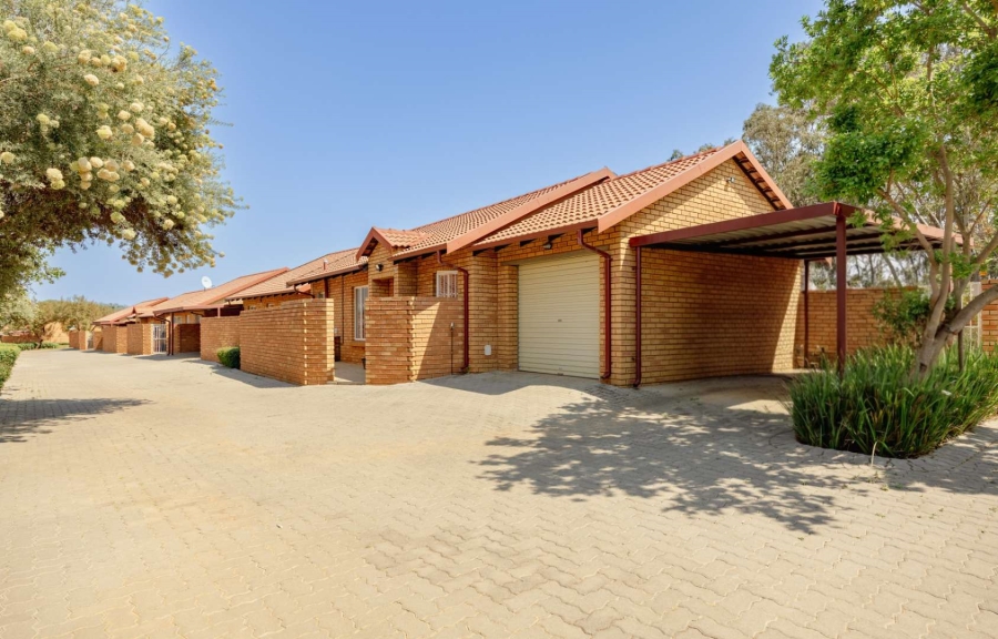 2 Bedroom Property for Sale in Equestria Gauteng