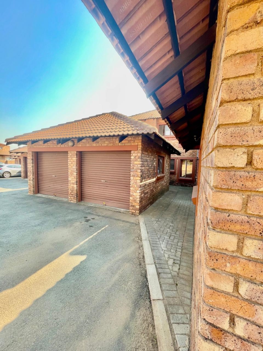 3 Bedroom Property for Sale in Edleen Gauteng