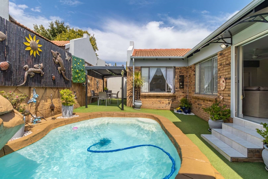 3 Bedroom Property for Sale in Wilgeheuwel Gauteng