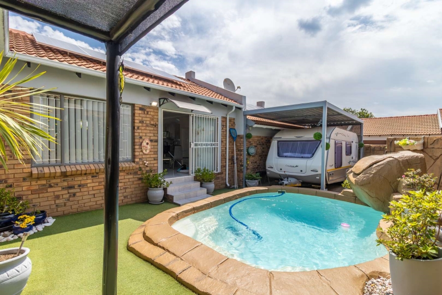 3 Bedroom Property for Sale in Wilgeheuwel Gauteng